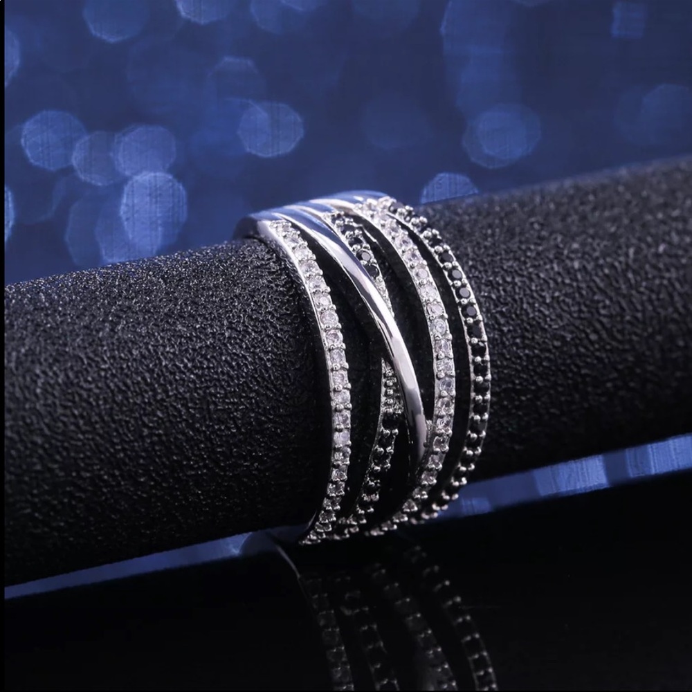 New Women’s 925 Silver Sapphire Beautiful Ring - Picture 5 of 6
